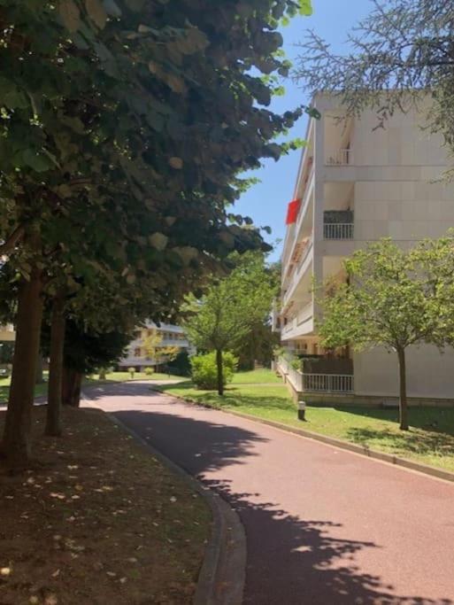 Nice Flat St Germain En Laye Centre 30 Minutes To Paris Saint-Germain-en-Laye Eksteriør bilde